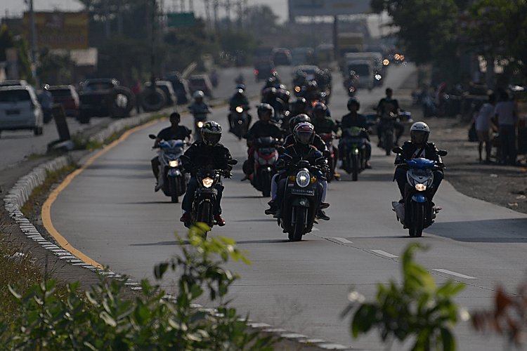 Jalur Pantura Hingga Arteri Karawang Didominasi Pengendara Motor