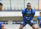Musim Perpisahan Victor Igbonefo: Bojan Hodak Siapkan Panggung Spesial untuk Sang Legenda di Dua Laga Terakhir Persib