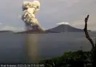 Gunung Anak Krakatau Erupsi Menerus, Semburkan Lava Air Mancur dan Gemuruh