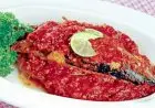 Makan Siang di Warung deket Kantor, Orang Ini Temukan yang Bergerak-gerak, Ternyata...