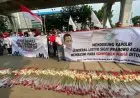Dukung 'Bersih-bersih' di Lingkungan Polri,  Masyarakat Cinta Polisi Kirim Ribuan Bunga Mawar Merah dan Putih