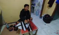 Meski Tergerus Zaman, Warga di Cihampelas Konsisten Membuat Layang-layang 