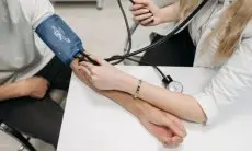Selamat Tinggal, Tekanan Darah Tinggi! 5 Trik Jitu Kurangi Garam Tanpa Kurangi Nikmatnya Masakan