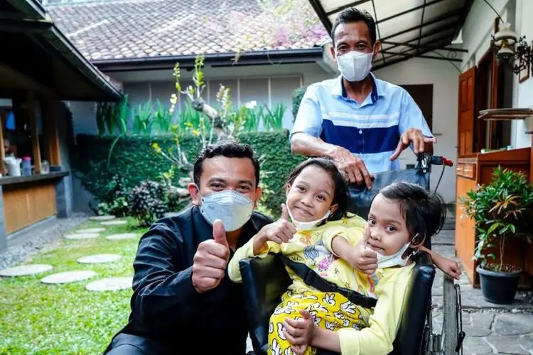 Masya Allah, Lantunan Sholawat Anak Kembar Siam Asal Garut Bikin Hati Kadisdik dan Gubernur Jabar Meleleh