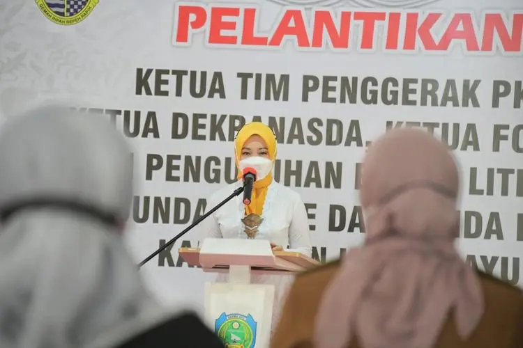 Atalia Ridwan Kamil Lantik Runisah sebagai Ketua TP-PKK Indramayu