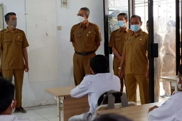 PTM Terbatas Dimulai, Sekda Kota Cirebon Pantau Sejumlah Sekolah