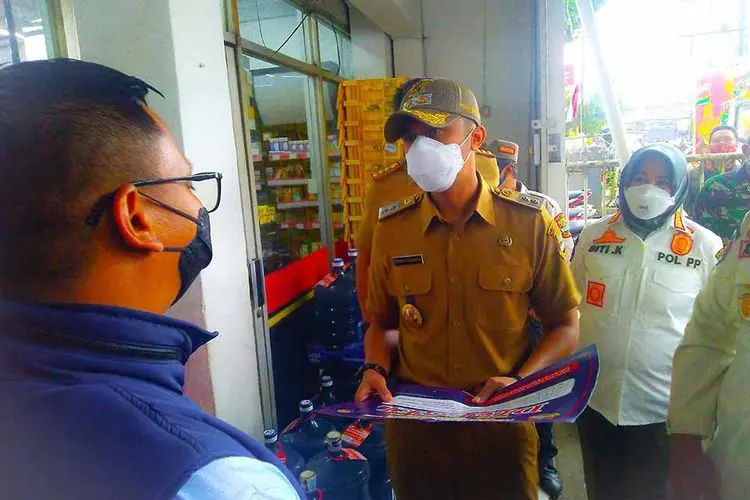 Toko Disegel Satpol PP Bandung Barat, Manajer Mini Market Batujajar Hanya Bisa Pasrah