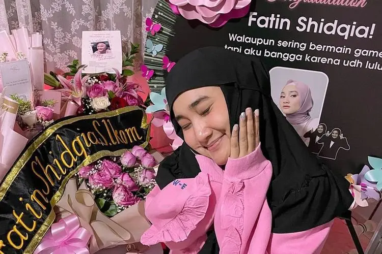 Datang Rayakan Sidang Skripsi, Arafah Bongkar Kebiasaan Fatin Shidqia