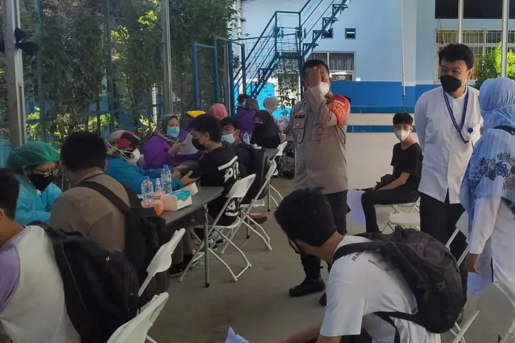 Sebanyak 600 Siswa SMK Assalam Dayeuhkolot Divaksin Pertama