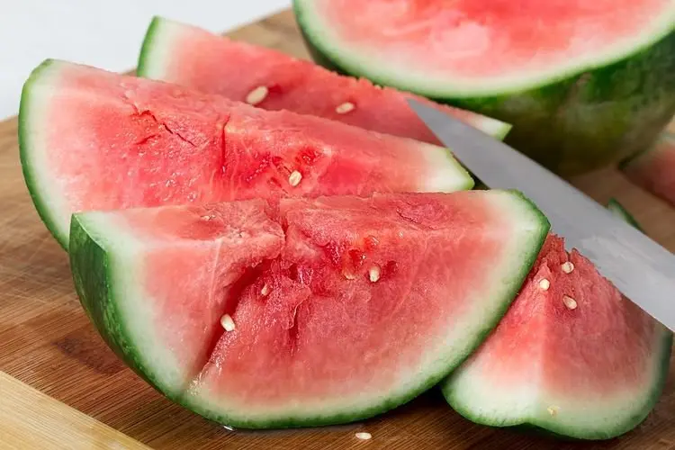 Mau Turunkan Berat Badan? Konsumsi 6 Jenis Buah Ini