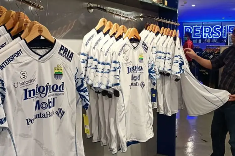 Resmi Luncurkan Jersey Away, Persib Siapkan Jersey Versi Bobotoh