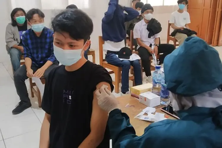 400 Peserta Didik SMK LPPM RI Mendapat Vaksin Dosis Pertama