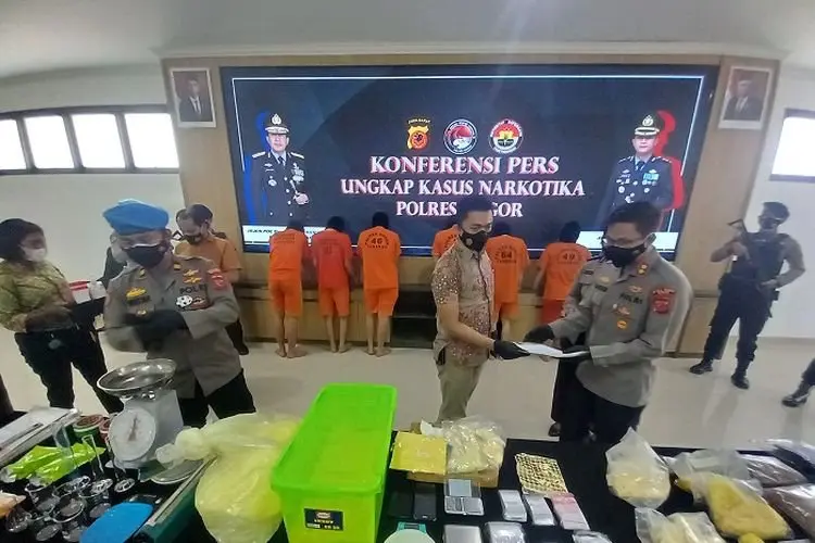 Polres Bogor Ungkap Peredaran Ganja Sintetis Asal Cina, 7 Orang Tersangka Bandar-bandar Besar