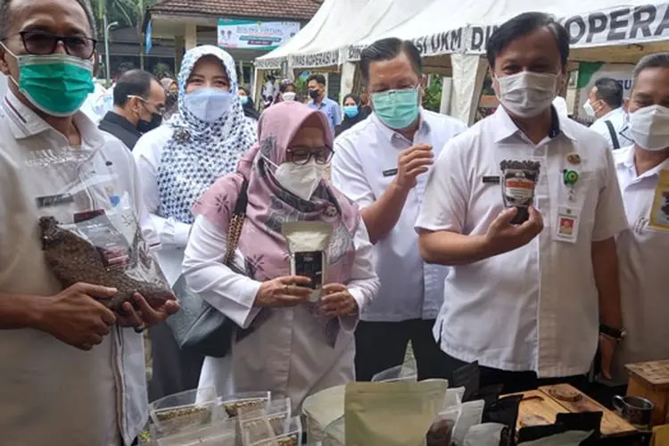 Ade Yasin Minta Forum UMKM Meningkatkan Kualitas Produksi dan Pemasaran Produk Anggota