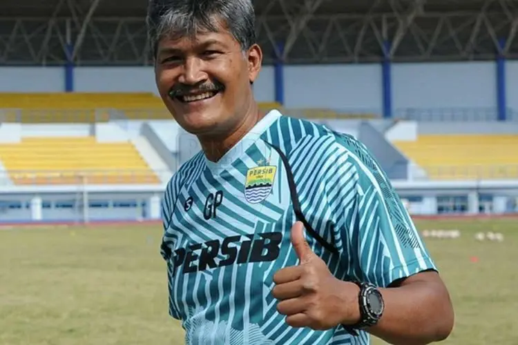 Passos Terganjal Regulasi AFC, Gatot Kembali Jadi Pelatih Kiper Persib