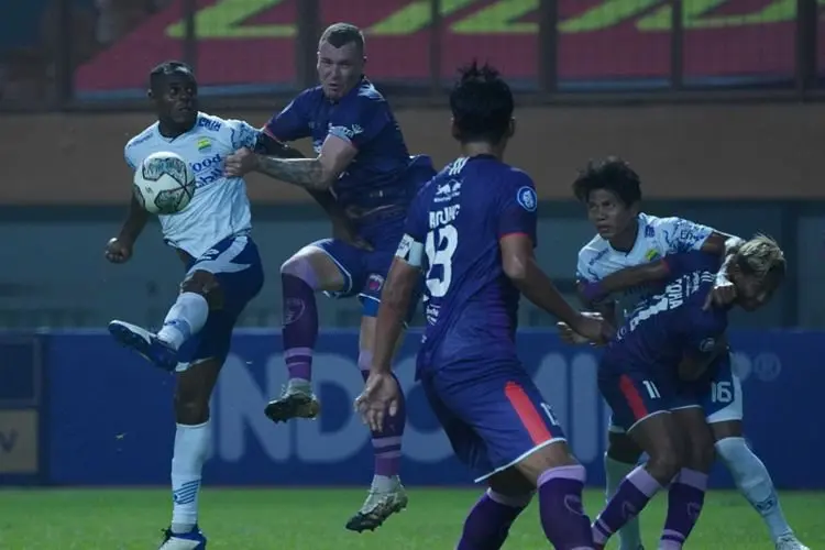 Usai Bungkam Persita, Ini Kekurangan Persib di Mata Robert Alberts