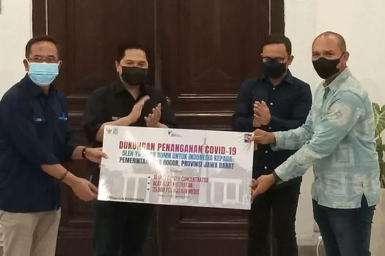 Erick Thohir Serahkan Bantuan Alat Kesehatan untuk Puskesmas di Kota Bogor