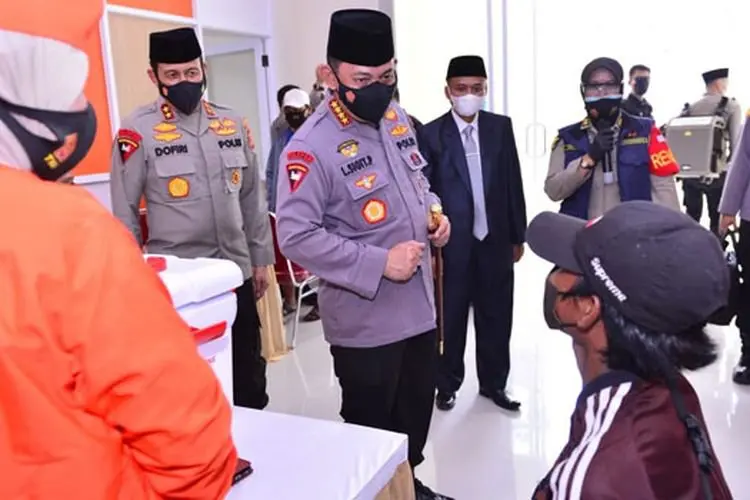 Kapolri Listyo Sigit Prabowo Apresiasi Target 40 Ribu Vaksin di Jabar per Hari Terlampaui