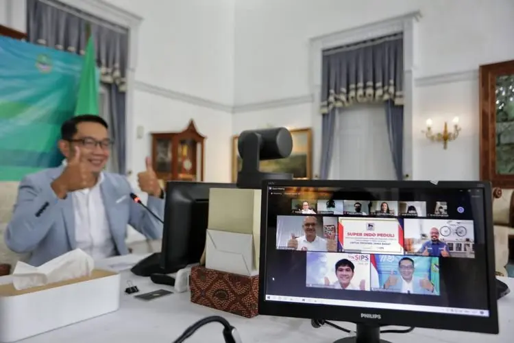 Ridwan Kamil Terima Bantuan Oksigen dan Sembako untuk Warga Jawa Barat