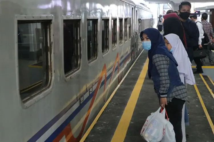 Daop 2 Bandung: Seluruh Calon Penumpang KA Wajib Disuntik Vaksin sebagai Syarat Perjalanan
