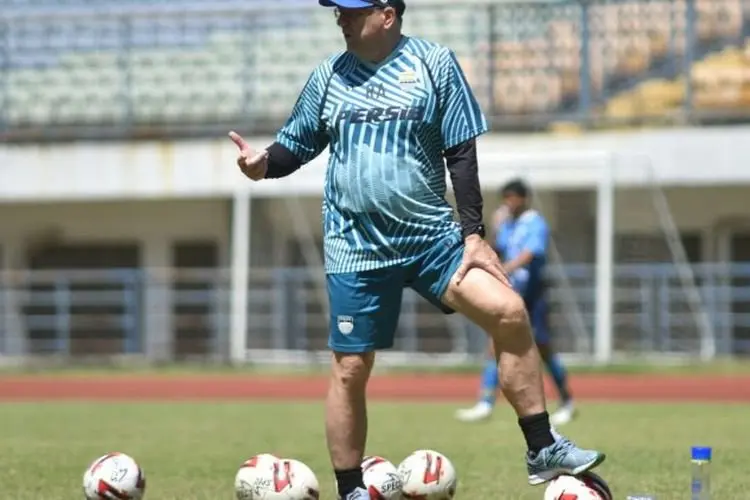 Robert Alberts Tak Peduli Catatan Buruk Persib Saat Hadapi Bali United