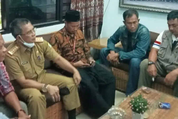 Warga Pejambon Geruduk DPKPP Cirebon, Ada Apa Sih Sebenarnya?