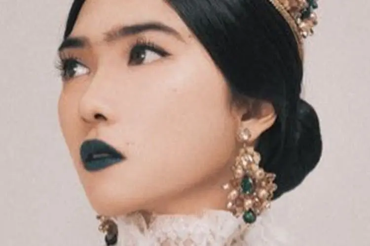 Unggah Foto SMA vs Sekarang, Isyana Sarasvati Jadi Sorotan Netizen