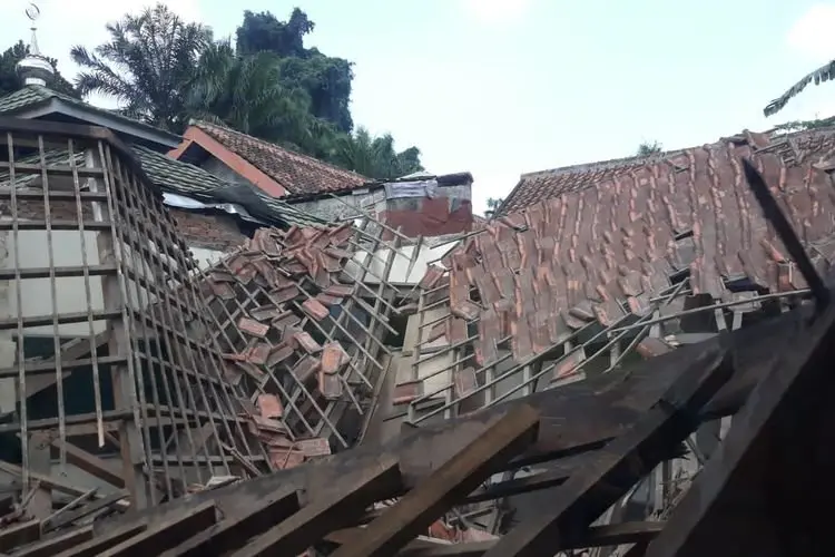 Duh, Bangunan SD Dekat Istana Bogor Ambruk