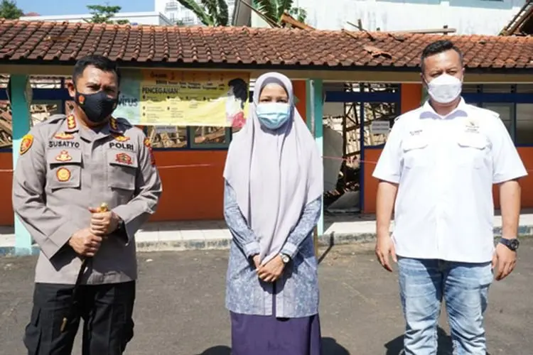 Tinjau SDN Otista yang Ambruk, Kapolresta dan Ketua Kadin Siap Bantu Perbaikan