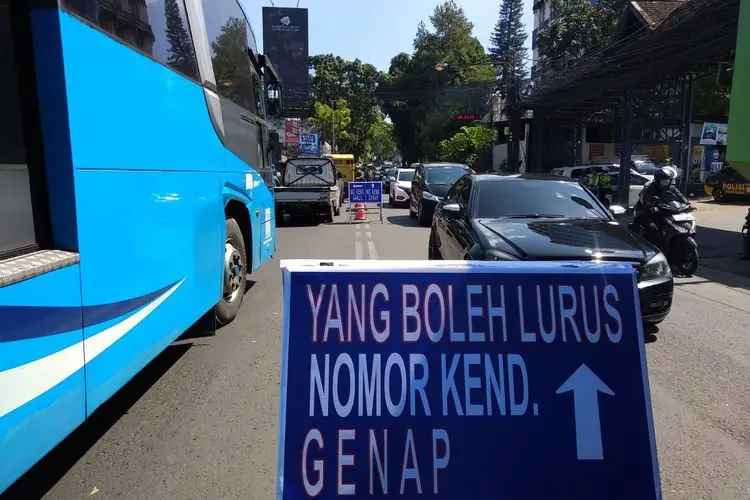Weekend di Bandung, Polisi Berlakukan Gage di Ledeng