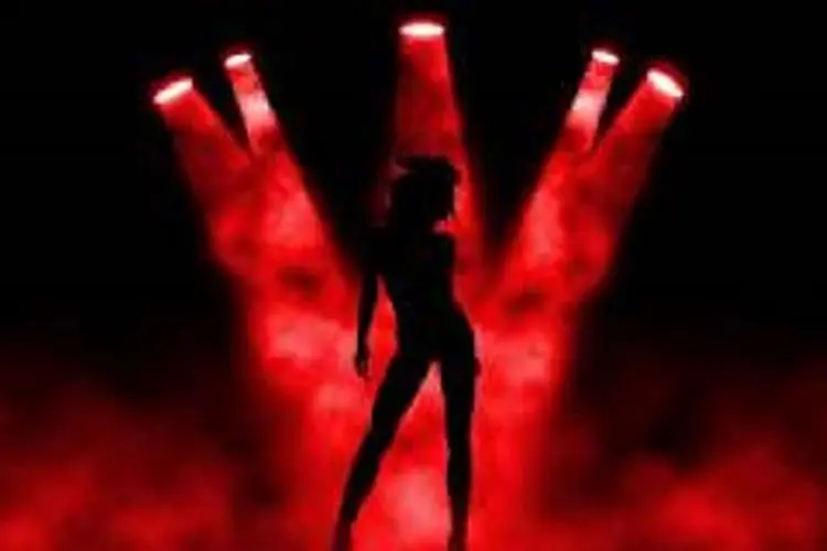 Begini Kiprah Selegram RR yang Ditangkap Usai Joget Striptis via Aplikasi
