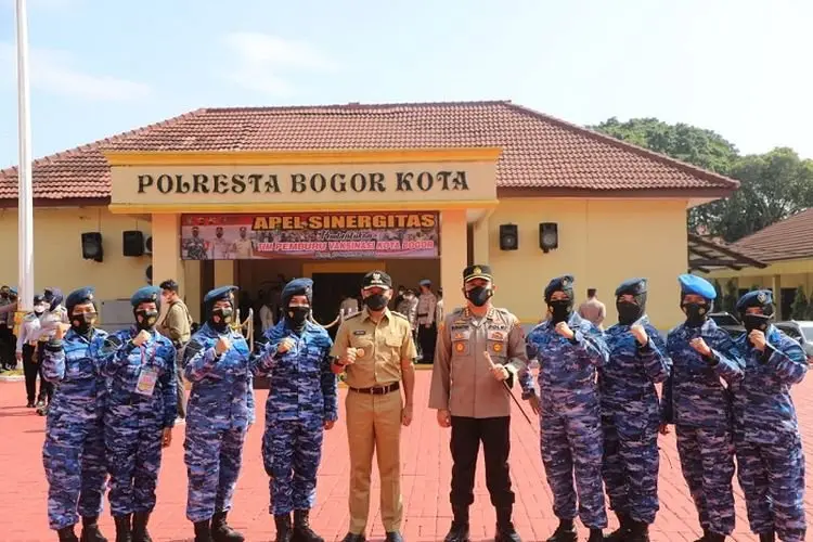 Masyarakat Bogor Enggan Ikut Vaksinasi? Nanti Urusannya Sama Tim Pemburu Vaksin!