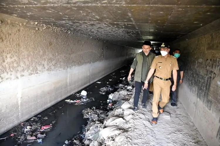 Cari Penyebab Banjir di Kopo Sayati, Bupati Dadang Supriatna Susuri Sungai Cikahiyangan di Margahayu