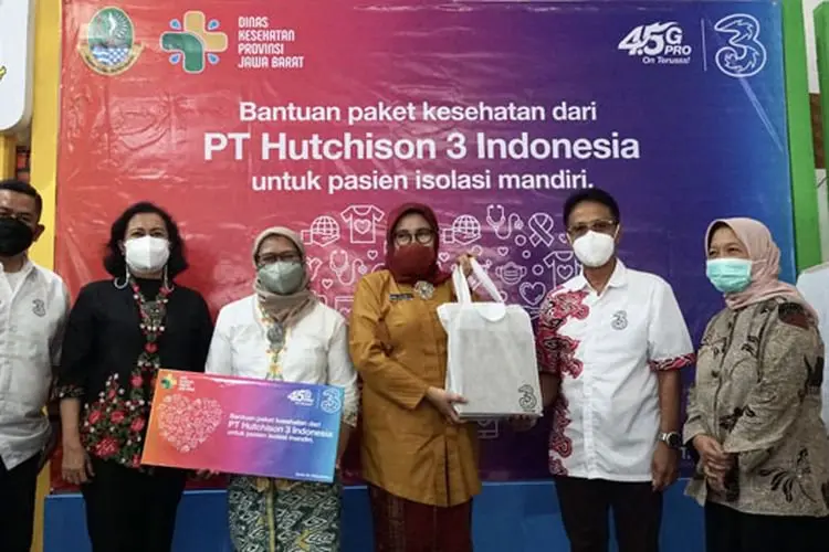 3 Indonesia Salurkan Bantuan 15.000 Paket Kesehatan Pasien Isolasi Mandiri di Wilayah Risiko Tinggi