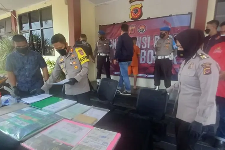 6 Bulan Kabur, Tersangka Investasi Bodong Ir Ditangkap di Sumedang