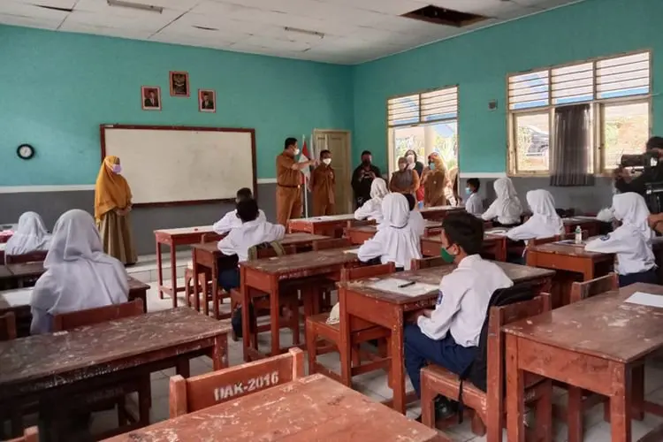 PTM Terbatas Terancam Ditutup, Potensi Kemunculan Klaster-klaster Baru Covid-19 dalam Perhatian Satgas