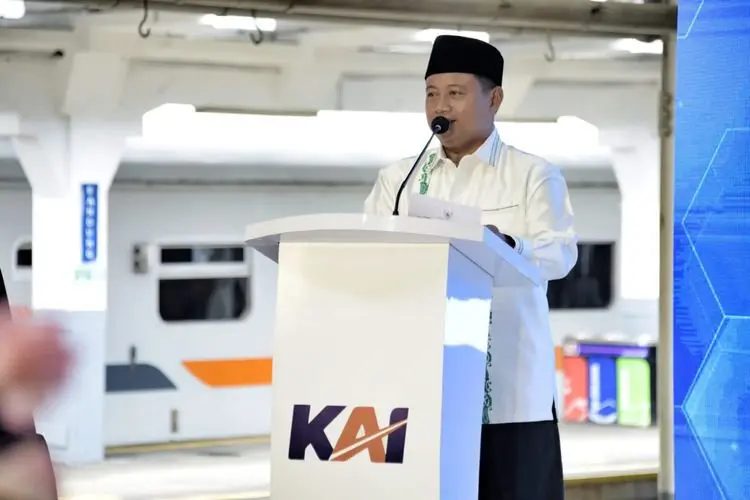 Pak Uu Ajak Warga Jabar Gunakan Kereta Api