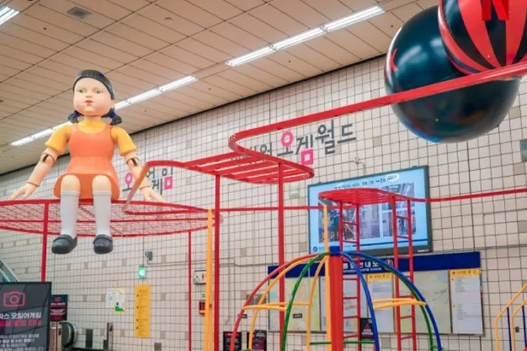 Sempat Bikin Geger! Set 'Squid Game' di Stasiun Itaewon Akhirnya Ditutup