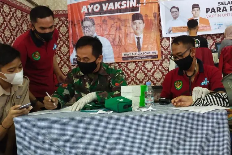 Dukung Pelaksanaan PTM di Kabupaten Cirebon, Kosgoro dan PGRI Gelar Vaksinasi Pelajar
