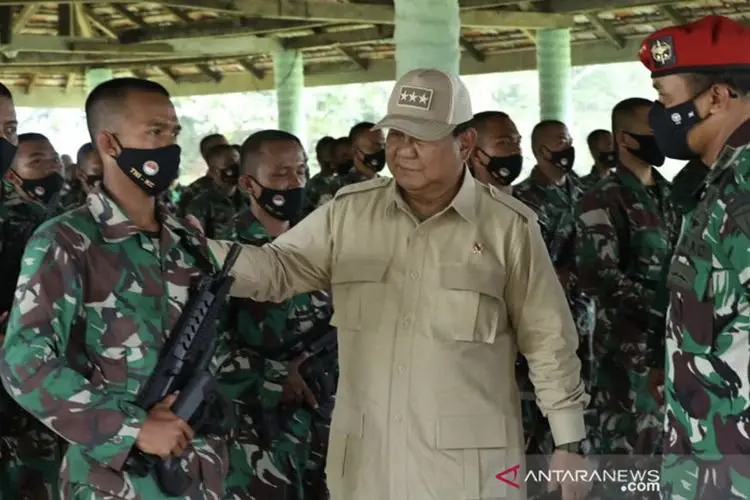 Menhan Prabowo Subianto Tinjau Latihan 2.500 Siswa Komponen Cadangan di Bandung