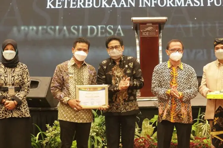 Desa Cibiru Wetan Kabupaten Bandung Raih Anugerah Keterbukaan Informasi Publik Desa