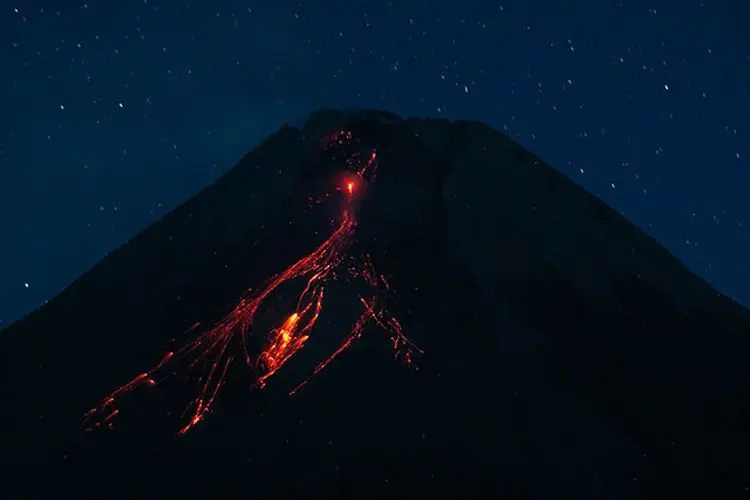 Innalillahi! Gunung Merapi Luncurkan Lava Pijar Sebanyak 24 Kali