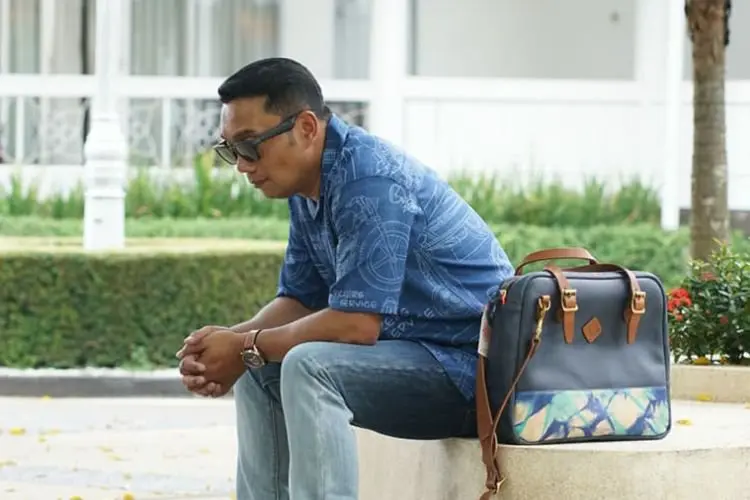 Ridwan Kamil Hasilkan Karya Desain Celana Jins dari Limbah Botol Plastik