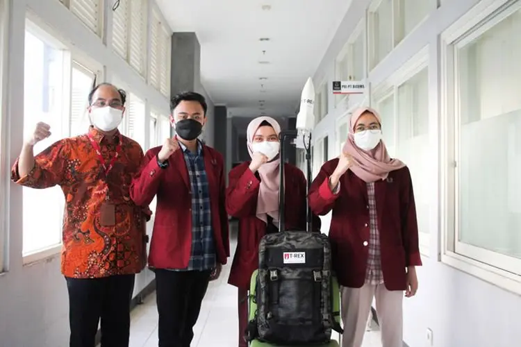 Mahasiswa Tel-U Buat Alat Inovasi untuk Bantu Jaringan Komunikasi di Daerah Pasca-Bencana