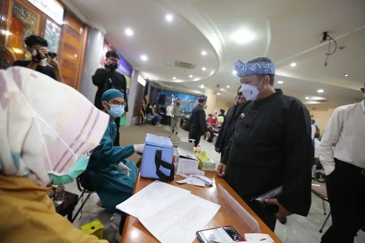 Pulihkan Ekonomi, Pemkot Bandung dan Kadin Vaksin Pelaku UMKM