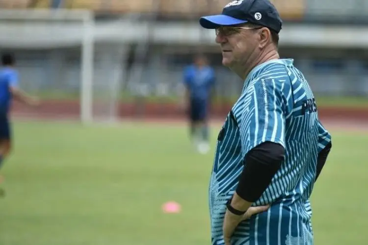 Fokus di Lini Pertahanan, Ini Target Robert Rene Alberts Hadapi PSM Makassar