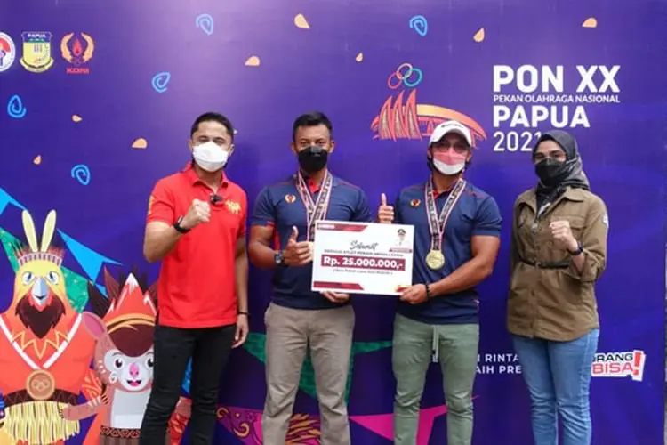 Sambangi Papua, Hengky Kurniawan Beri Motivasi Atlet KBB Berprestasi dengan Kadeudeuh