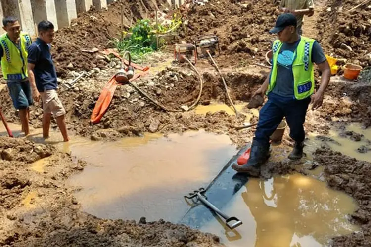 Pipa Saluran Air Kembali Bocor Terdampak Double Track, Ini Langkah Tirta Pakuan Kota Bogor
