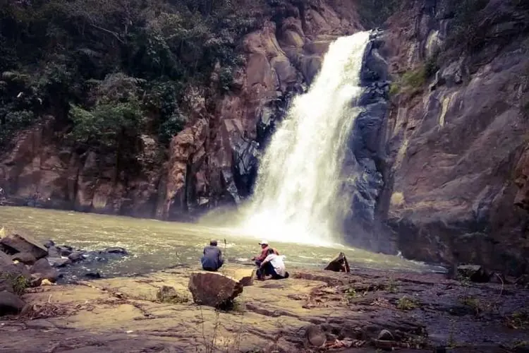 Eksotika Curug Ngebul, Mutiara Tersembunyi di Desa Sindangjaya