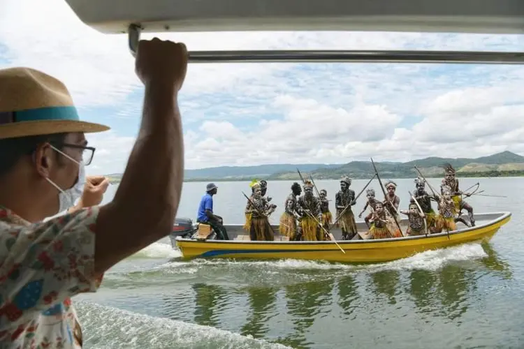 Di Desa Wisata Kampung Yoboi, Ridwan Kamil Bertemu Ikatan Alumni Bandung
